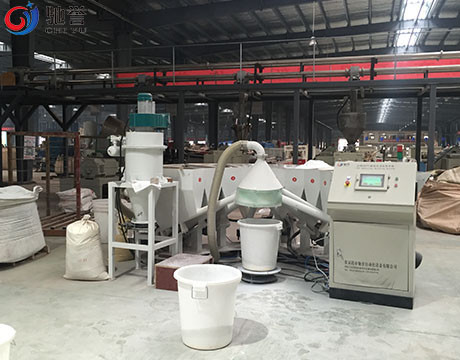 Macchina di dosaggio d'ammucchiamento automatica degli additivi per l'espulsore SPC del tubo del PVC che pavimenta la linea di produzione