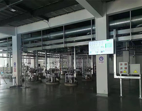 Sistema di trasporto mescolantesi di dosaggio automatico per l'espulsore di profili della finestra del PVC