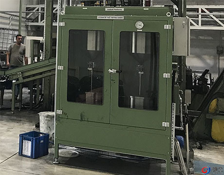 Sistema di pesatura di dosaggio liquido per il carro armato mescolantesi liquido di industria chimica